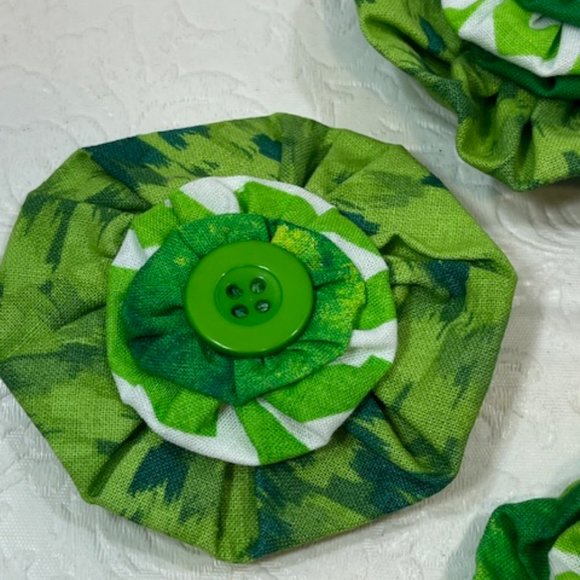 Set of 4 Handmade Fabric Flower Unique Magnets Fridge Office Locker NEW 2.5" - Picture 3 of 8